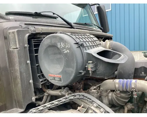 Volvo VNL Air Cleaner