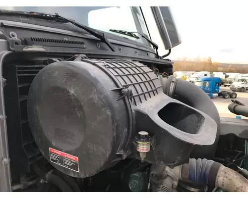 Volvo VNL Air Cleaner