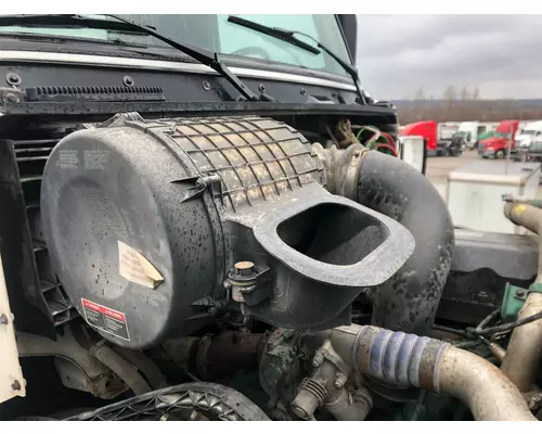 Volvo VNL Air Cleaner