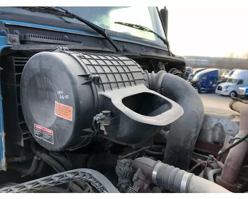 Volvo VNL Air Cleaner