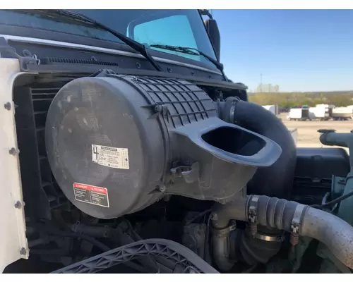 Volvo VNL Air Cleaner