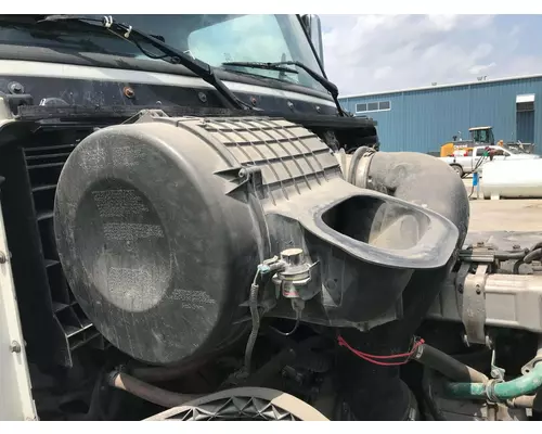 Volvo VNL Air Cleaner