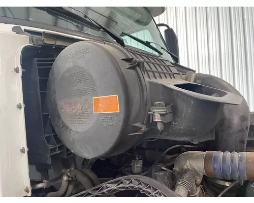 Volvo VNL Air Cleaner