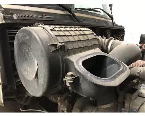 Volvo VNL Air Cleaner