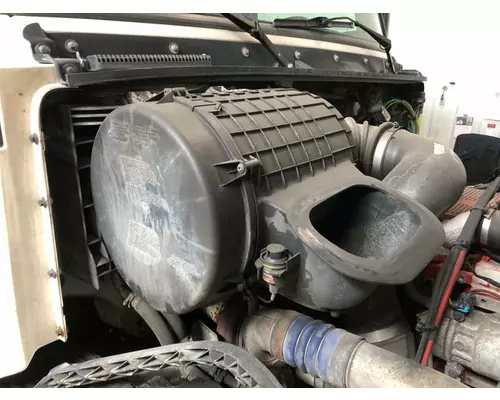 Volvo VNL Air Cleaner