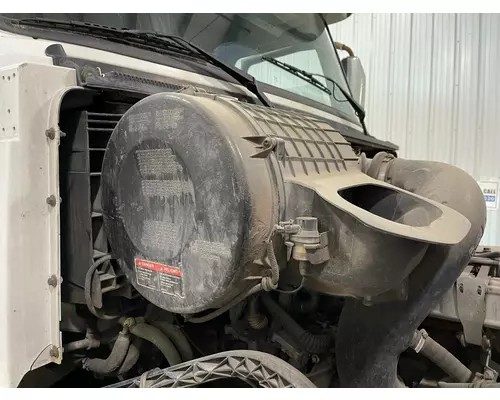 Volvo VNL Air Cleaner