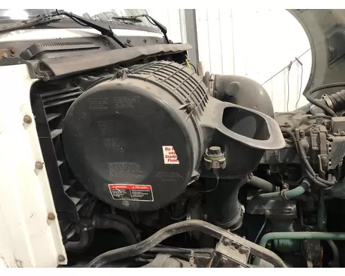 Volvo VNL Air Cleaner
