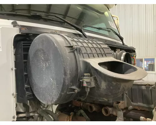 Volvo VNL Air Cleaner