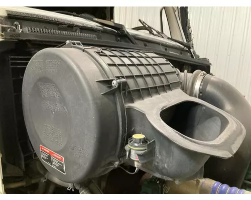 Volvo VNL Air Cleaner