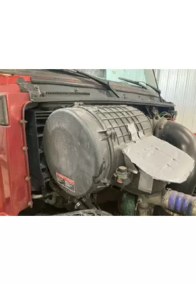 Volvo VNL Air Cleaner