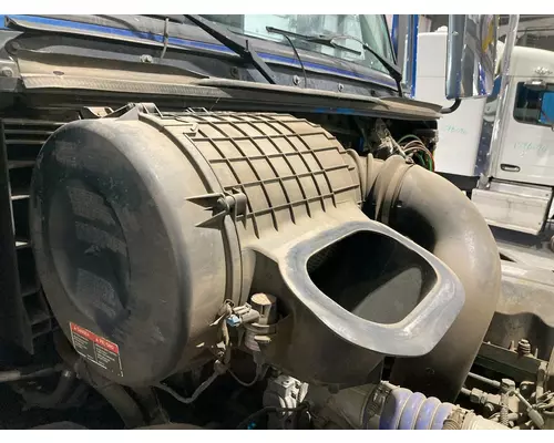 Volvo VNL Air Cleaner