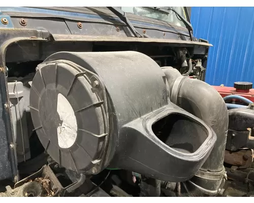 Volvo VNL Air Cleaner