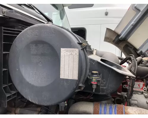 Volvo VNL Air Cleaner