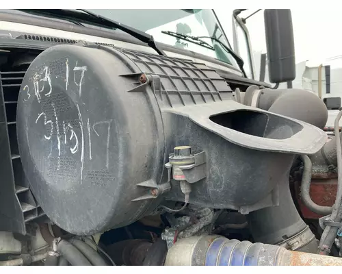 Volvo VNL Air Cleaner