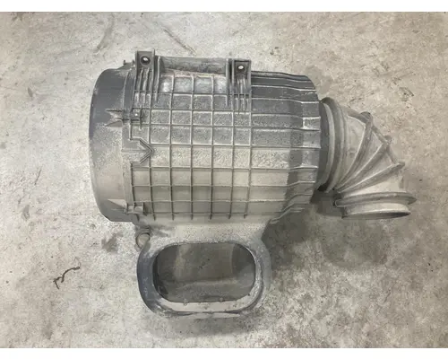 Volvo VNL Air Cleaner