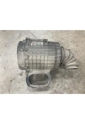 Volvo VNL Air Cleaner