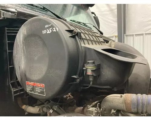 Volvo VNL Air Cleaner