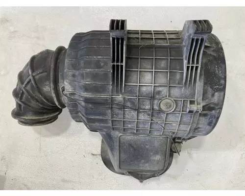 Volvo VNL Air Cleaner