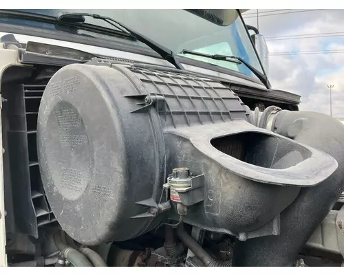 Volvo VNL Air Cleaner