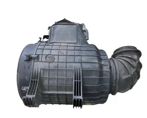 Volvo VNL Air Cleaner