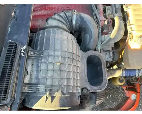 Volvo VNL Air Cleaner