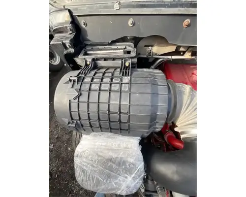 Volvo VNL Air Cleaner