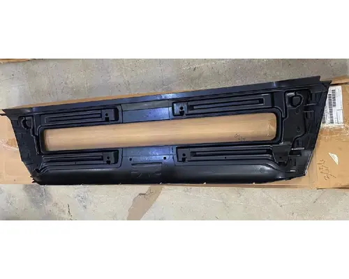 Volvo VNL Bumper Assembly, Front