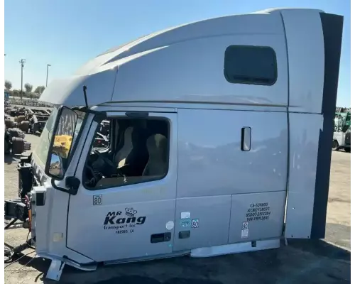 Volvo VNL Cab