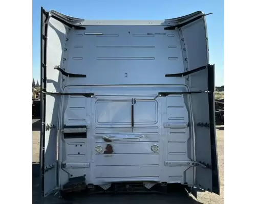 Volvo VNL Cab