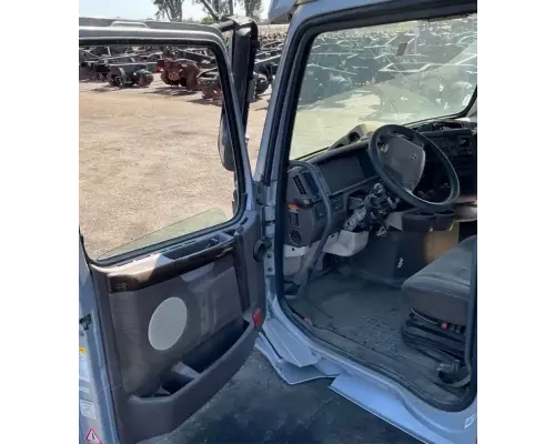 Volvo VNL Cab