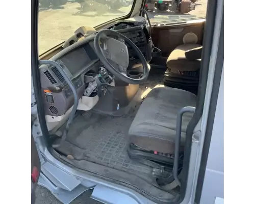 Volvo VNL Cab