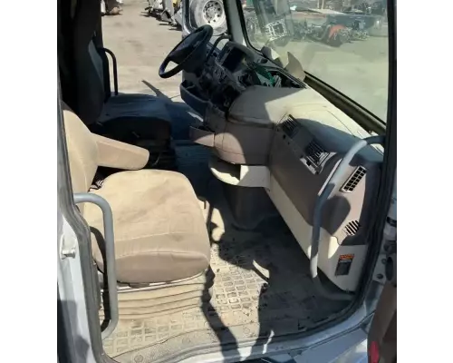 Volvo VNL Cab