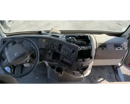 Volvo VNL Cab