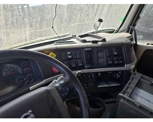 Volvo VNL Cab