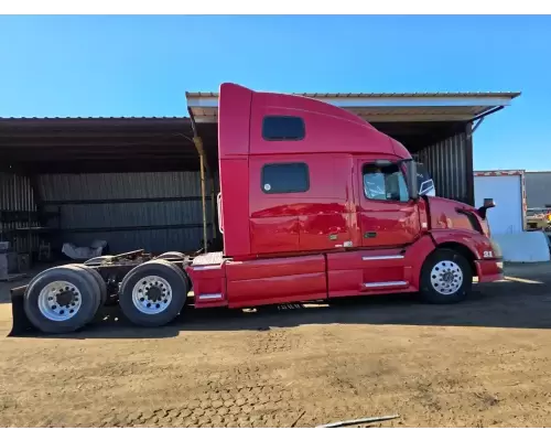 Volvo VNL Cab