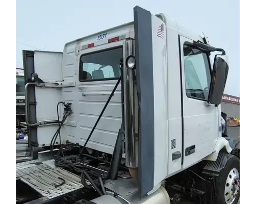 Volvo VNL Cab