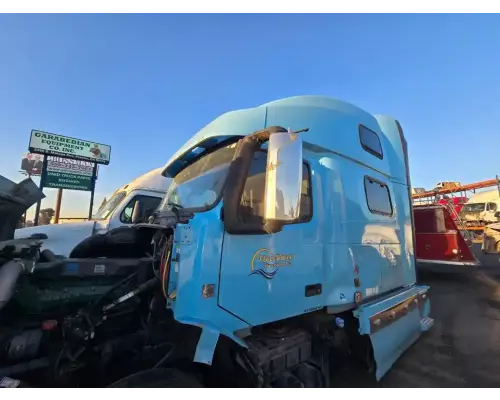 Volvo VNL Cab