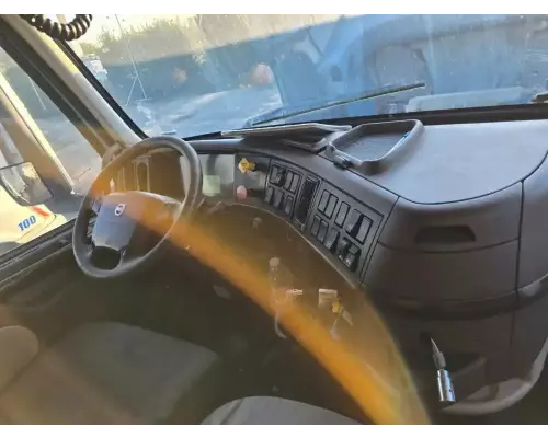 Volvo VNL Cab