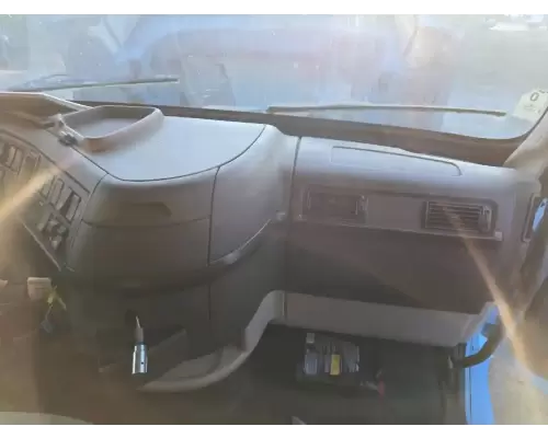 Volvo VNL Cab