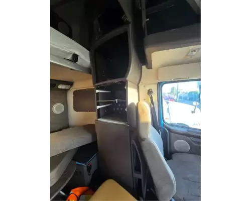 Volvo VNL Cab