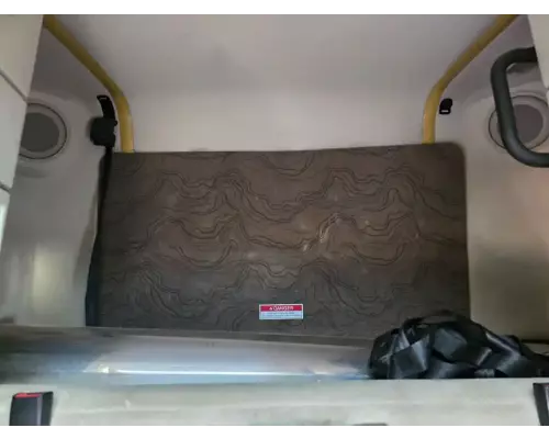 Volvo VNL Cab