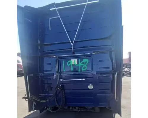 Volvo VNL Cab