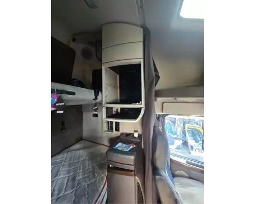 Volvo VNL Cab
