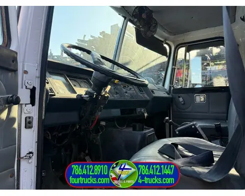 Volvo VNL Cab