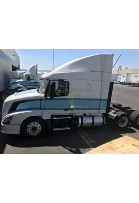 Volvo VNL Cab