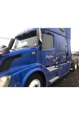 Volvo VNL Cab