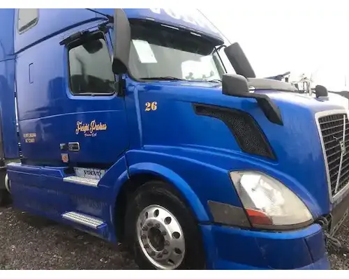 Volvo VNL Cab