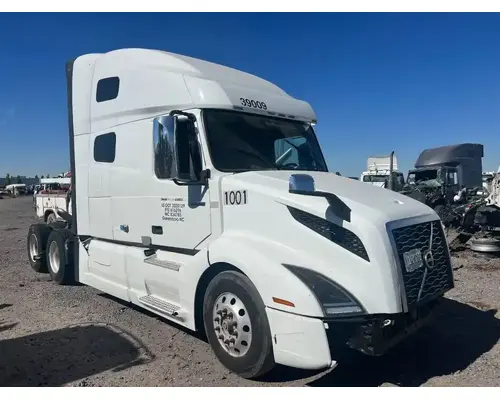 Volvo VNL Cab