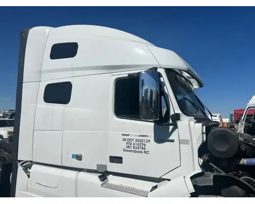 Volvo VNL Cab