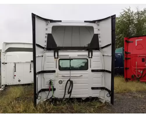 Volvo VNL Cab